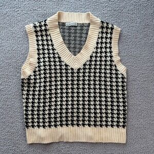 BBWM WOMAN Sweater Vest Houndstooth V Neck Sleeveless Knit Beige Black Size S